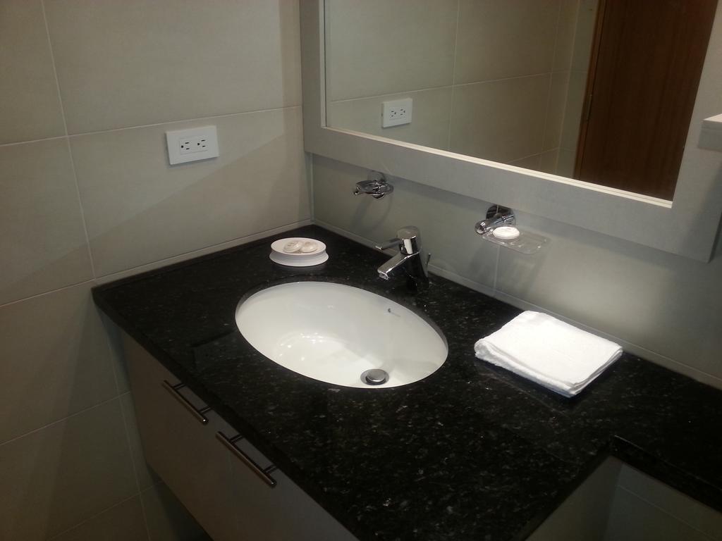 Suites Metropoli Edificio Torino 키토 외부 사진